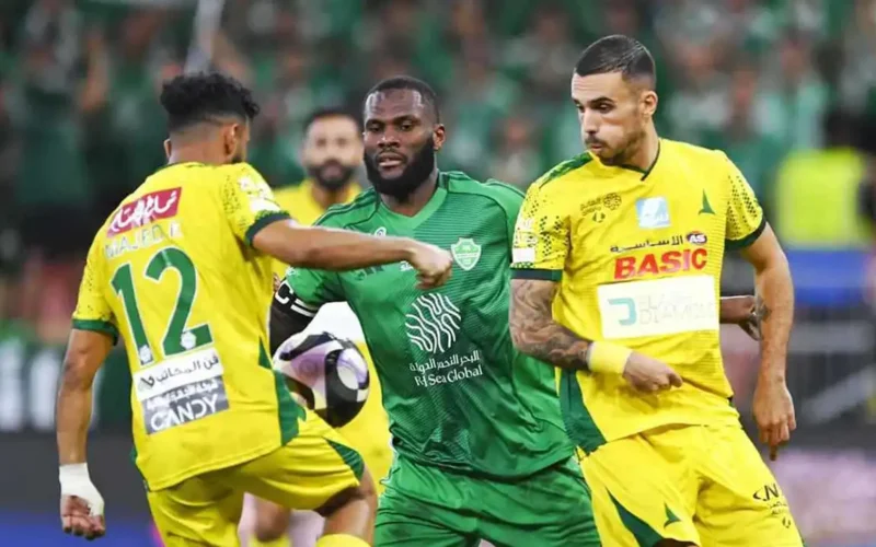 أول رد رسمي.. حساب الأهلي يتفاعل مع تغريدة الخليج بعبارات مثيرة للجدل